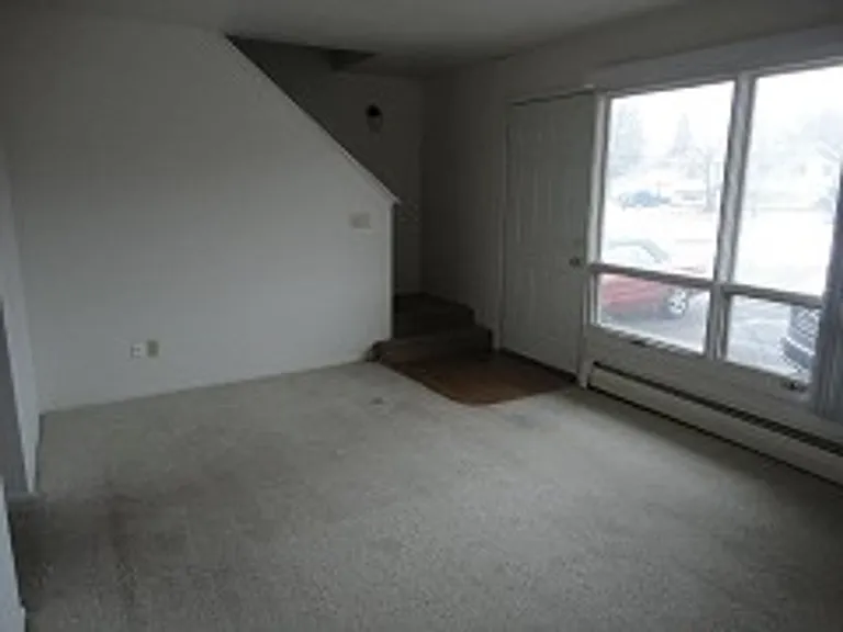 5420 Schmutzler St — Photo 7