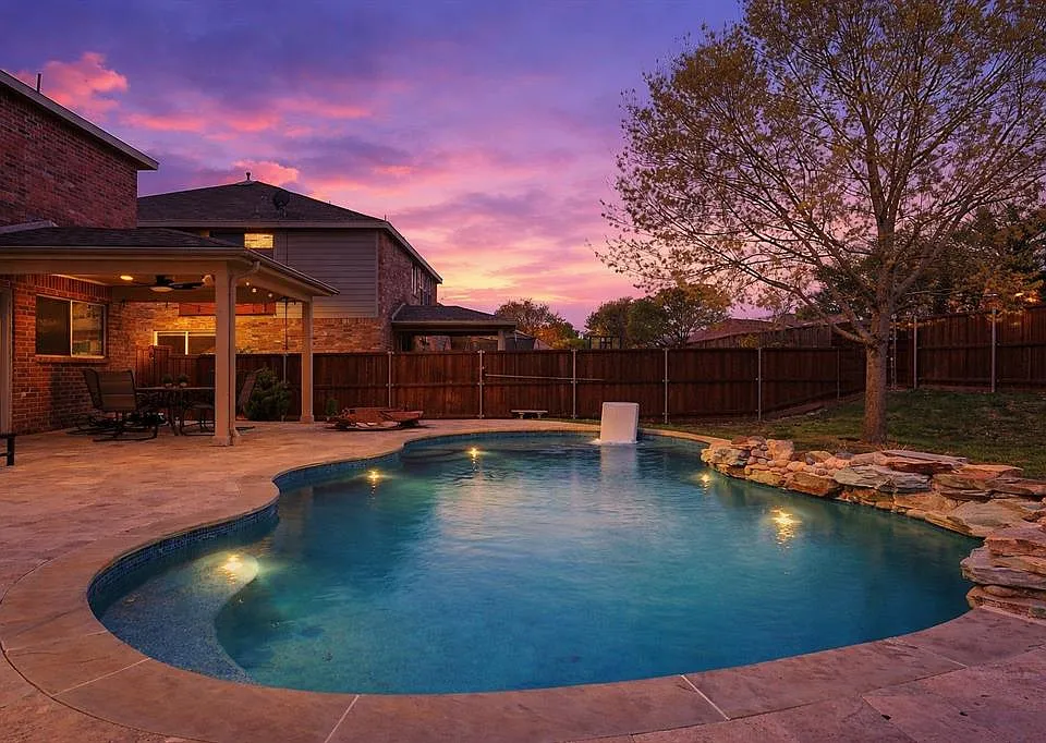 1316 Hunter Ln