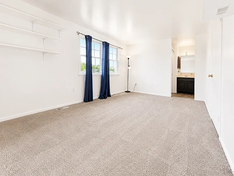 8719 E Grv — Photo 11
