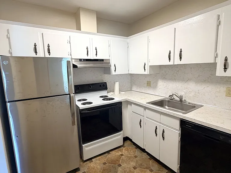 5 Edwards St #25 — Photo 4