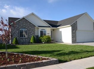 992 Sawtooth St, Chubbuck, ID 83202