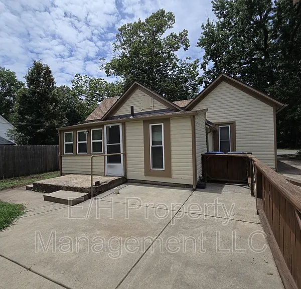 322 N Park Ave — Photo 27