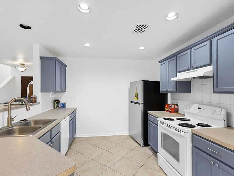 210 Laceleaf Ln — Photo 7
