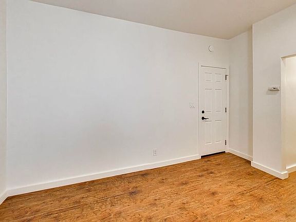 5th image of 628 Waverly St #11