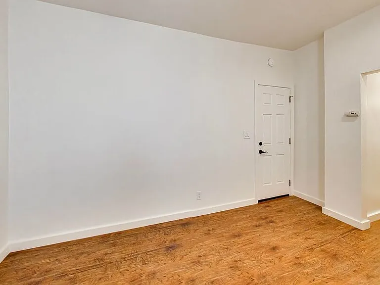 628 Waverly St #11 — Photo 5