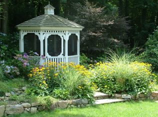 10 Hawks Nest Rd, Stony Brook, NY 11790