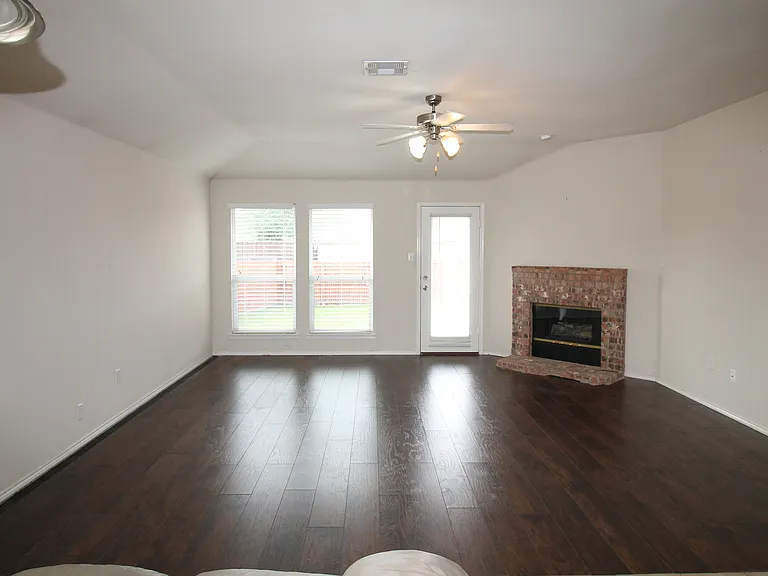 4188 Cherry Ridge Dr — Photo 7