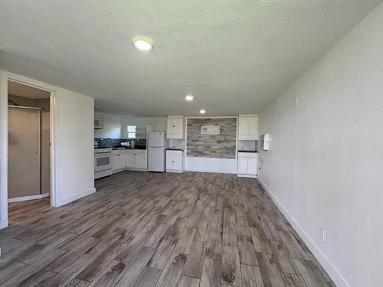 407 Bayshore Dr — Photo 21