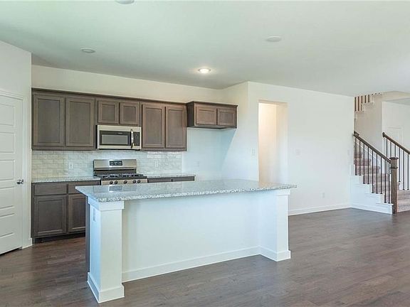 2nd image of 1812 Spoonbill Dr
