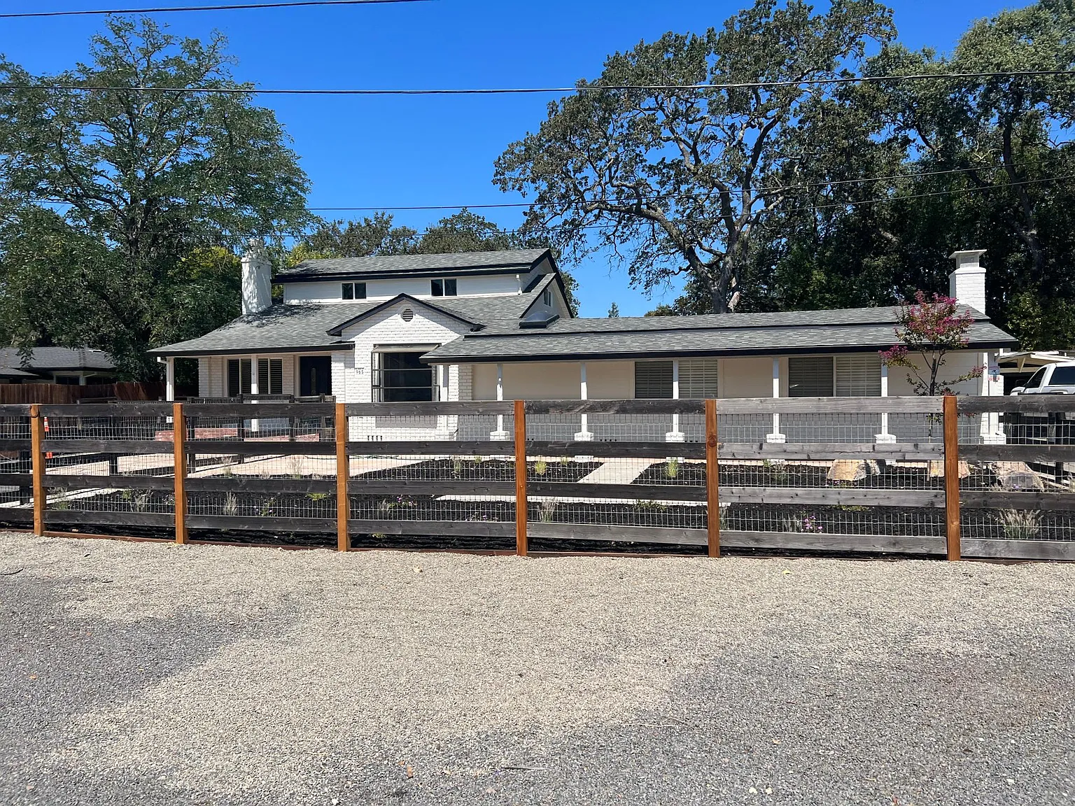 965 Laurel Ave photo 1