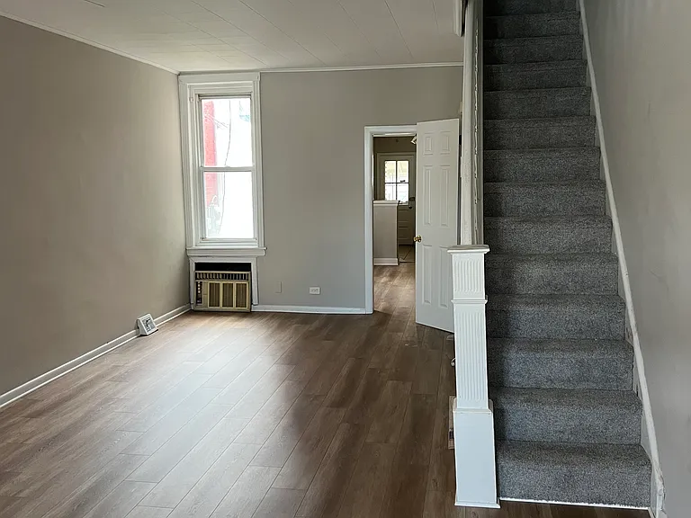 2062 Bridge St — Photo 10