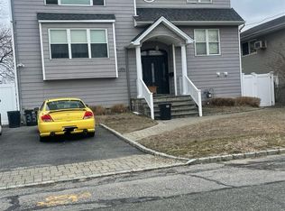 35 Jackson Avenue W, Babylon, NY 11702