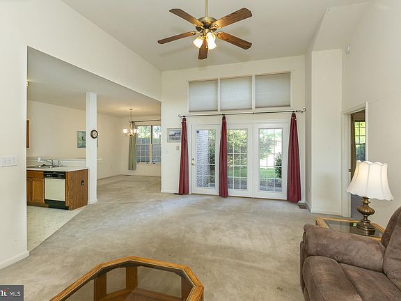5th image of 55 Radcliff Ln