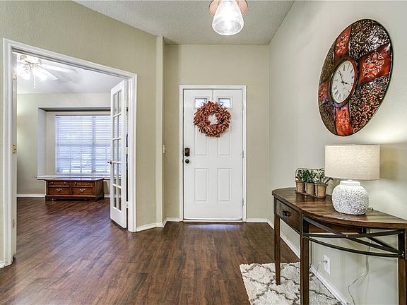 4th image of 210 Lakefront Dr