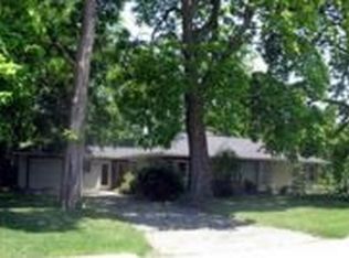 585 S Stewart Ave, Lombard, IL