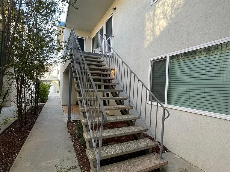 1310 Agate St #C — Photo 1