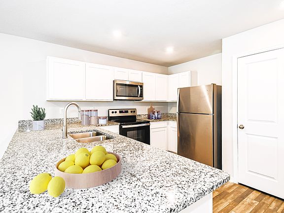 3rd image of 45327 Red Brick Dr