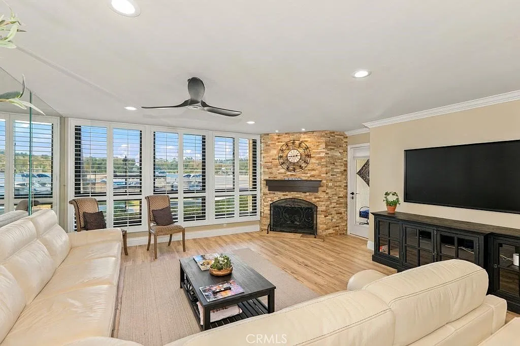 2 bed, 1333 sqft, $3,700 — Photo 1