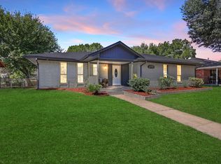 2715 Groveridge Dr, Dallas, TX 75227