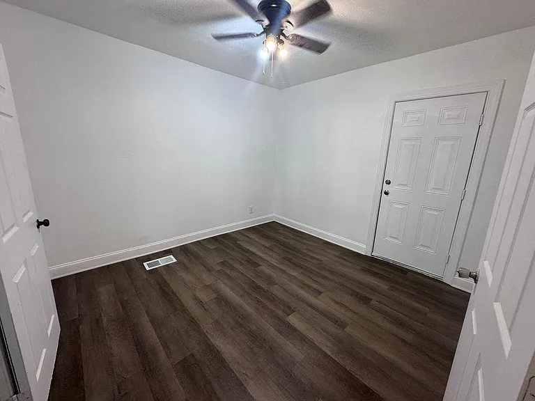 922 S 27th St — Photo 11