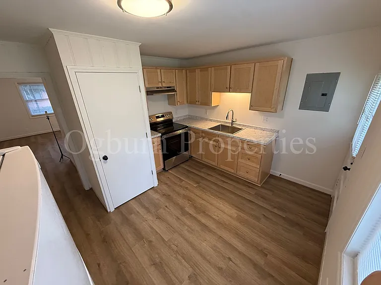 513-525 S Green St — Photo 5