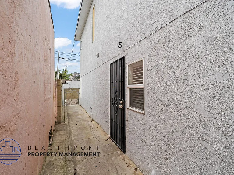 11626 Cedar Ave — Photo 72