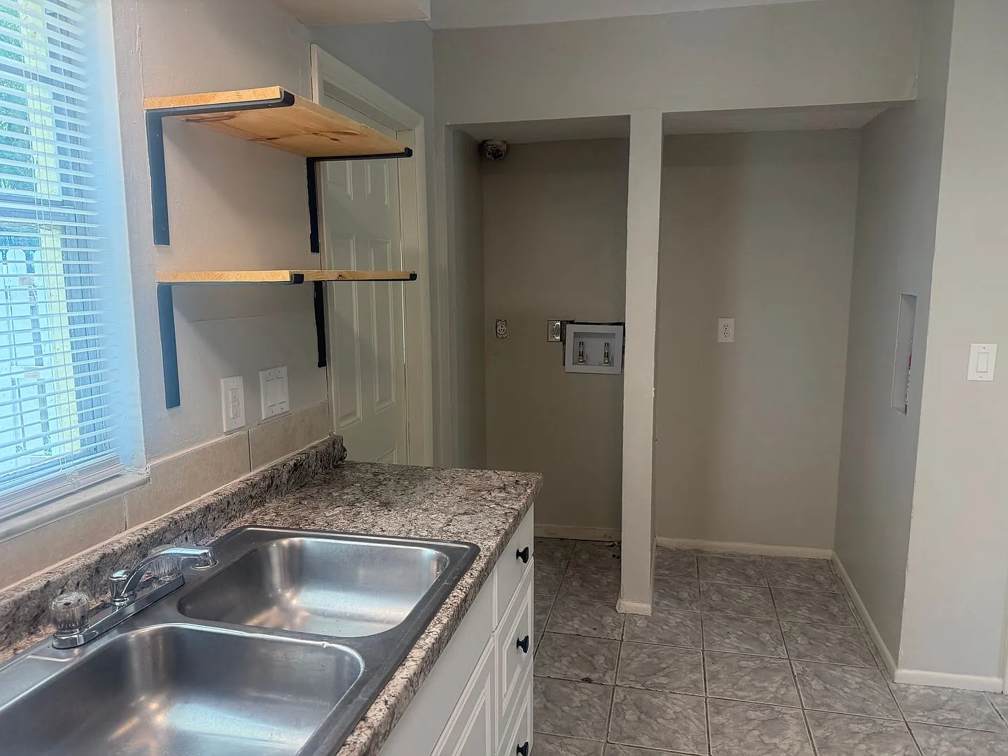 KAI9s 7plex 919 33rd Ave W Bradenton — Photo 3