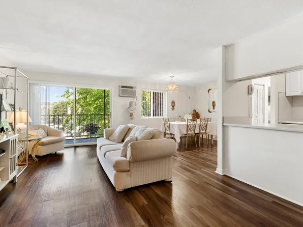 64 Main St APT 34B, Stoneham, MA 02180