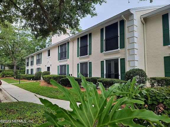 2nd image of 13715 RICHMOND PARK Drive #307