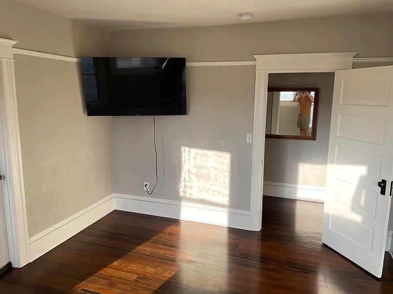 Middle Bedroom