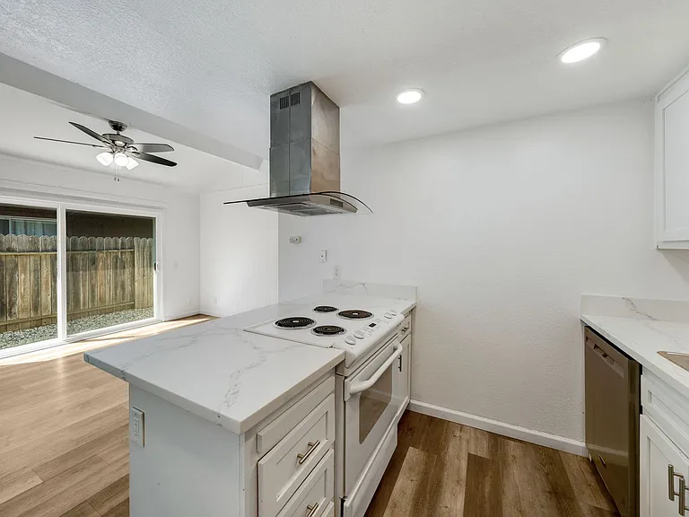 9681 Lake Natoma Dr — Photo 14