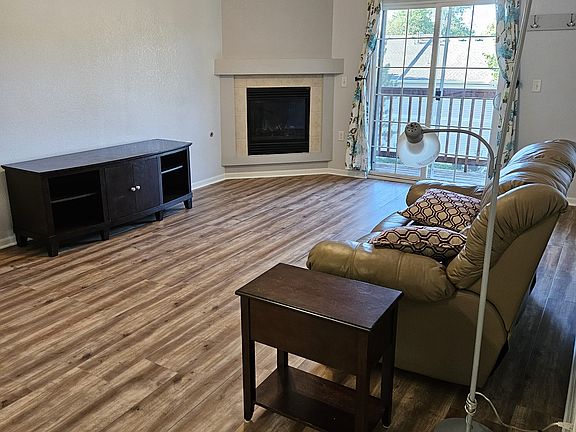 4th image of 1221 University Ave APT B302