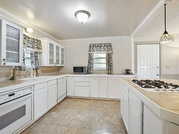 5th image of 820 N Dorn Ct