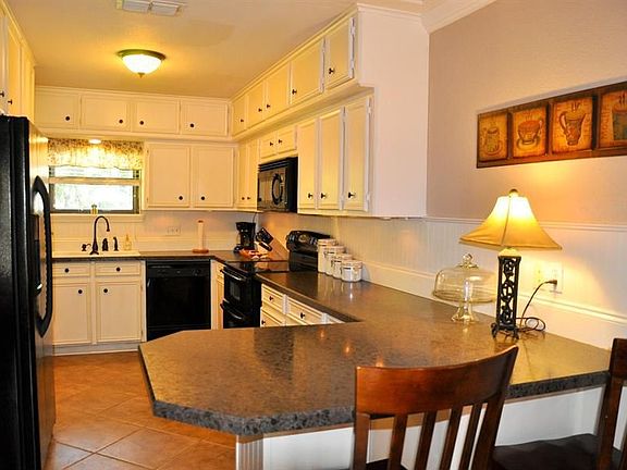 5th image of 720 Oxford Cir