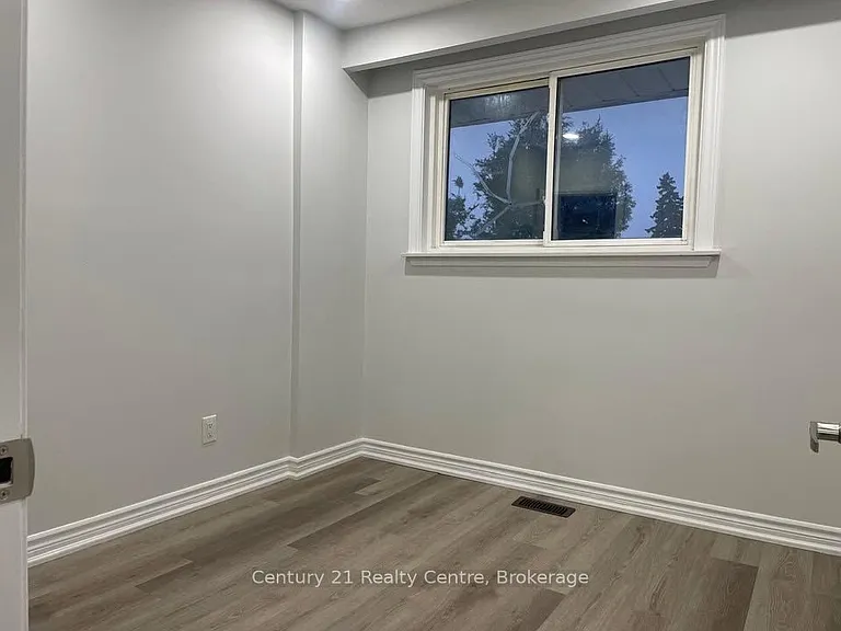 19 Athlone Ave #UPPER LVL — Photo 11