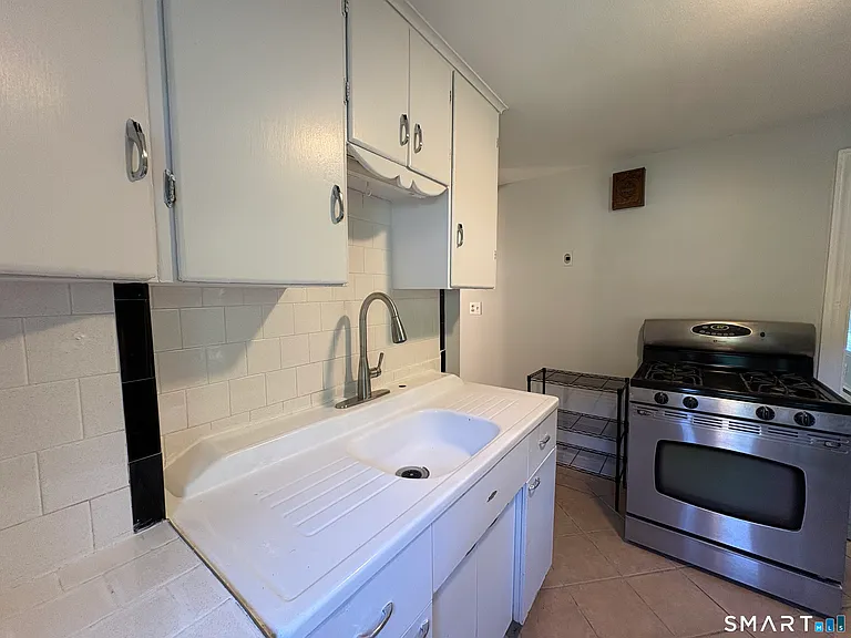 220 School St — Photo 7