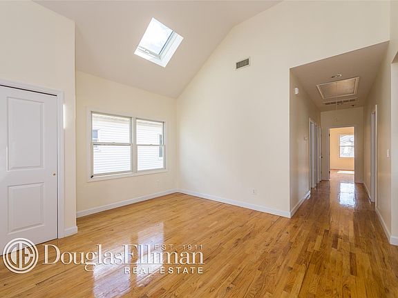 5th image of 364 E Pine St