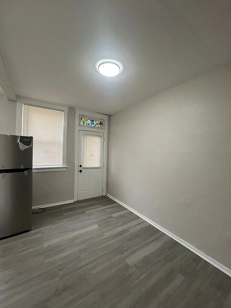 5335 Bancroft Ave — Photo 3
