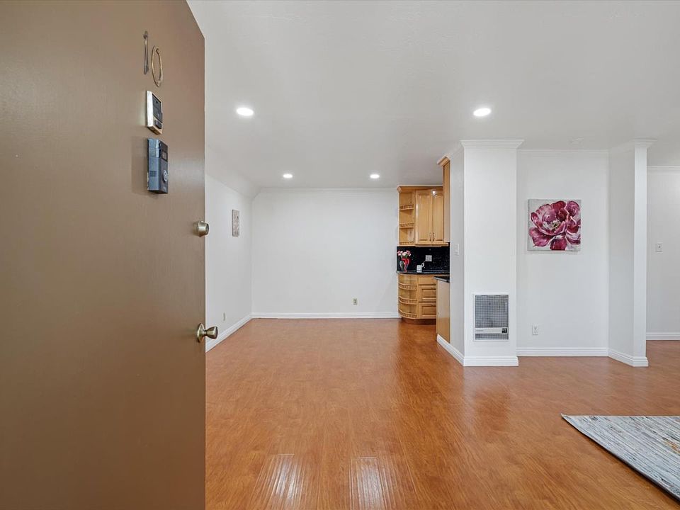 1st image of 360 Auburn Way APT 10