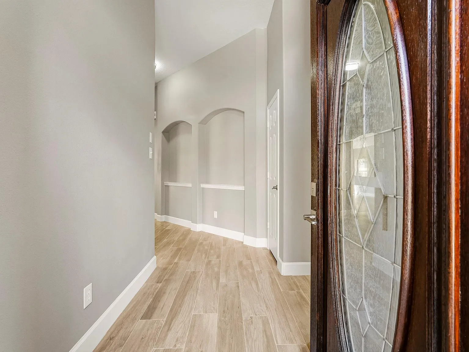 3 bed, 2.0 bath, 1880 sqft, $2,200 — Photo 3