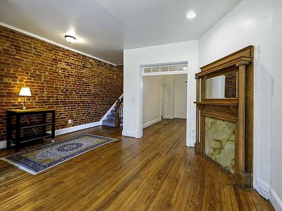 4th image of 145 Thomas St NW