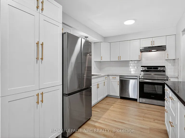268 Henrietta St — Photo 17