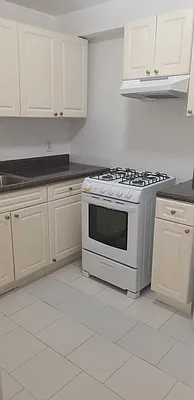 Rented by Roberto Guilbet, LREB | media 21