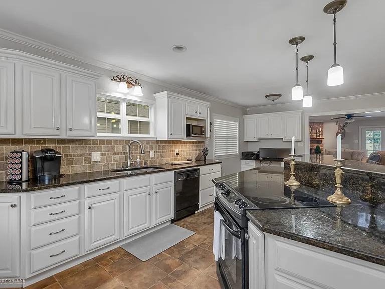 3727 Greenway Pl — Photo 15