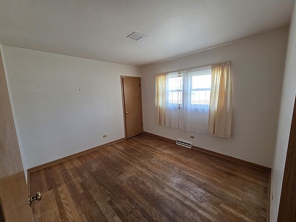 5th image of 8423 N Shermer Rd