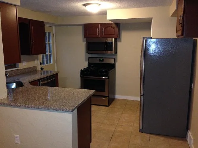 3 bed, 1.0 bath, 1200 sqft, $1,399 — Photo 3