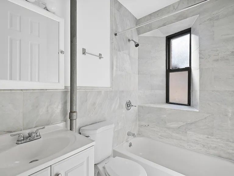 200 W 95th St #1E — Photo 2