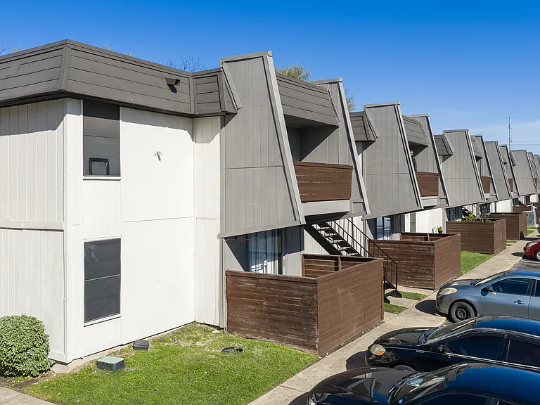 Rock Island Apartments — Photo 21