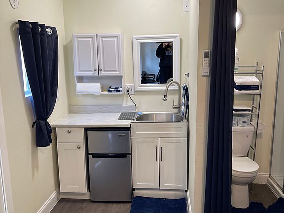 4th image of 9410 Dallum Dr #B