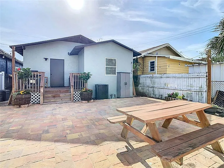 2904 Sanchez St — Photo 20
